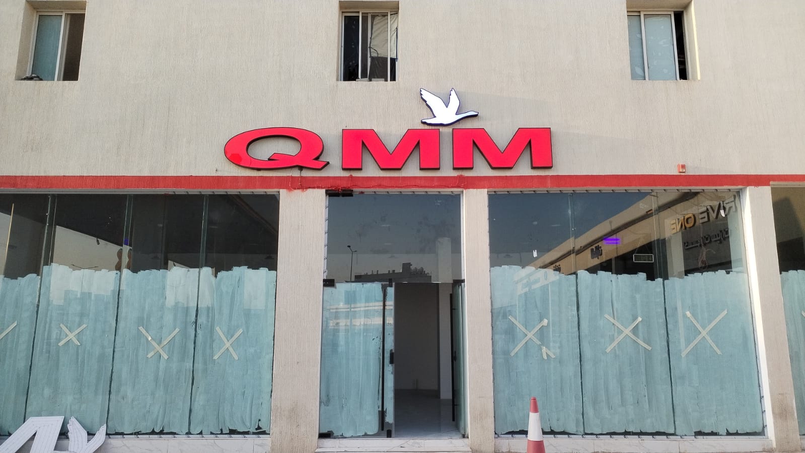 طباعة وتركيب اللوحات الخارجية