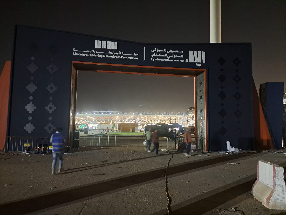 واجهات كلادينج وحروف