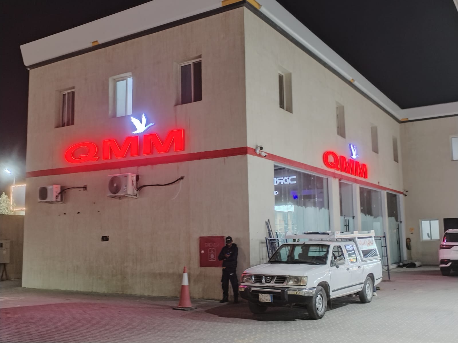طباعة وتركيب اللوحات الخارجية